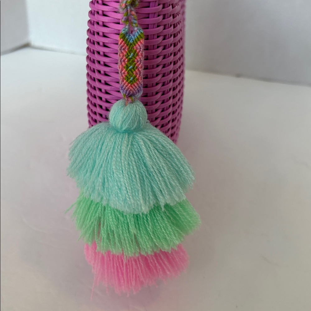 Squeeze De Citron Vibrant Pink Woven Clutch with Tassel - Picture 7 of 7